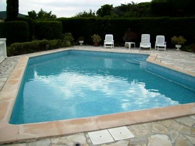  Roquebrune sur Argens Les Issambres 83520, rez de jardin de villa, piscine, 4 couchages, vue mer panoramique, au calme, loueur particulier