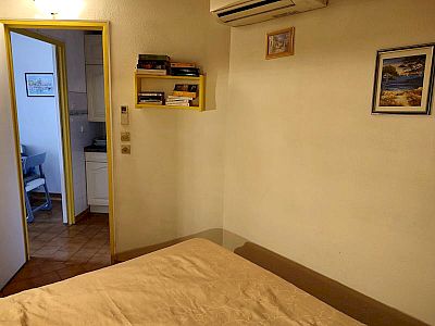 centre ville Fréjus Saint Aygulf 83, 1 chambre, 4 couchages, climatisation, garage privé, loueur particulier, proche plage Galiote, port de plaisance