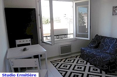  Fréjus, Saint Aygulf 83370, studio 2 couchages, proche plage la Galiote et port de plaisance, parking privatif dans jardin, au calme 