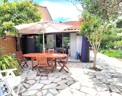 Location Ste Maxime, domaine du Soleil d`Or 1, plage de la Nartelle, mazet rez de jardin, wifi internet gratuit, 4/6 couchages